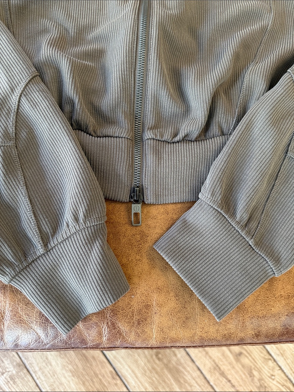 Lululemon Ribbed Softstreme Cropped Full Zip Jacket Sz 6 Nomad 714 - Picture 4 of 7